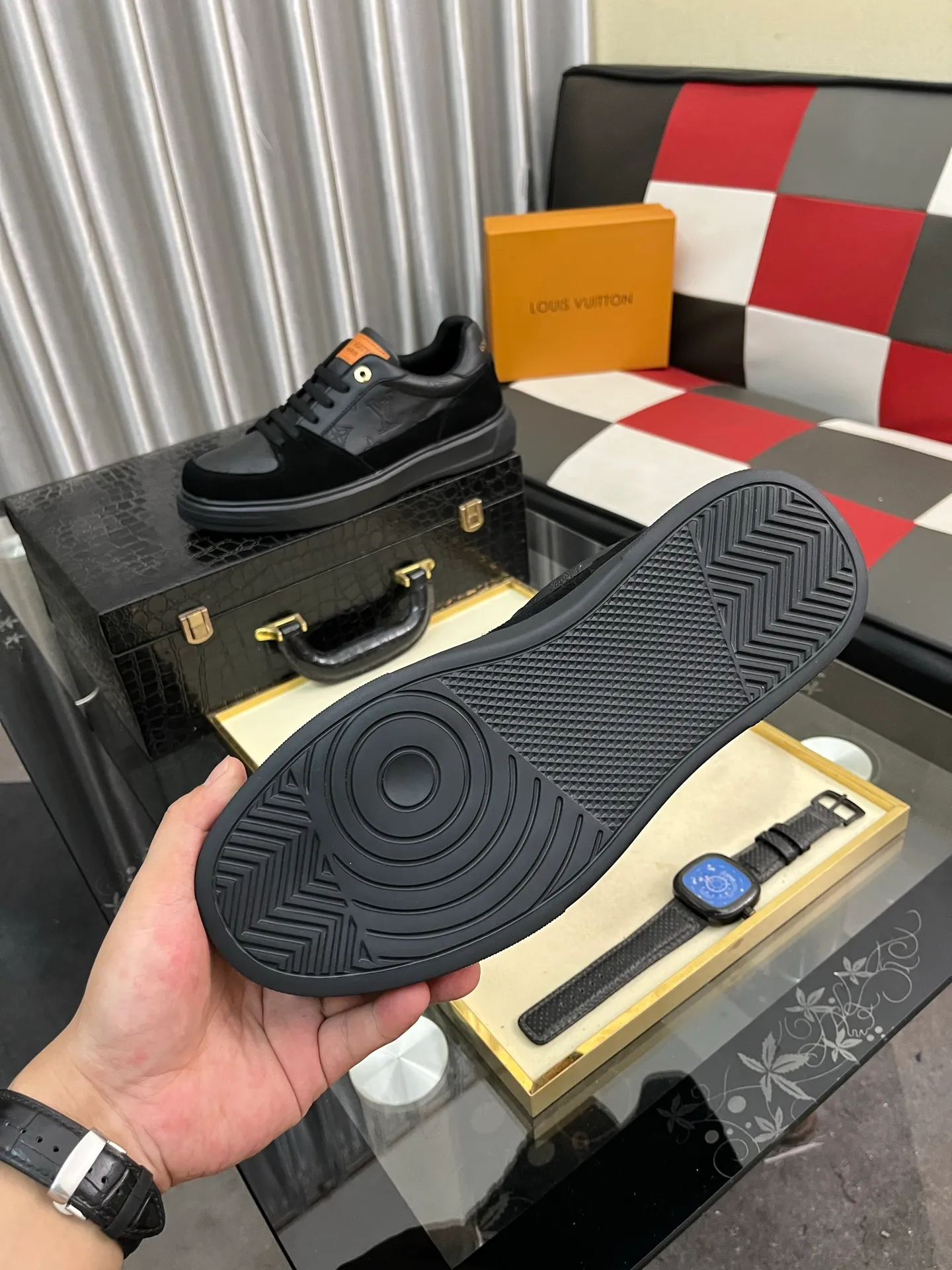 Men's Men's Shoes 💰420⌚️⌚️LV Louis Vuitton. The latest trendy casual shoes are popular in physical stores in sizes 38-44. New spring and summer comfortable imported custom original cowhide, unique jacquard fabric element design. Paired with sheepskin lining, Lv original bottom, [taiyang][taiyang] high-end packaging and high quality💪Details determine the quality, you can enter and leave the counter at will, welcome to compare🇮🇹